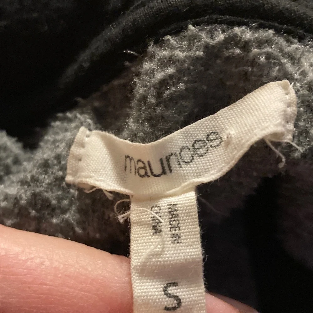 Gray‎ and Black Quilted Pullover S